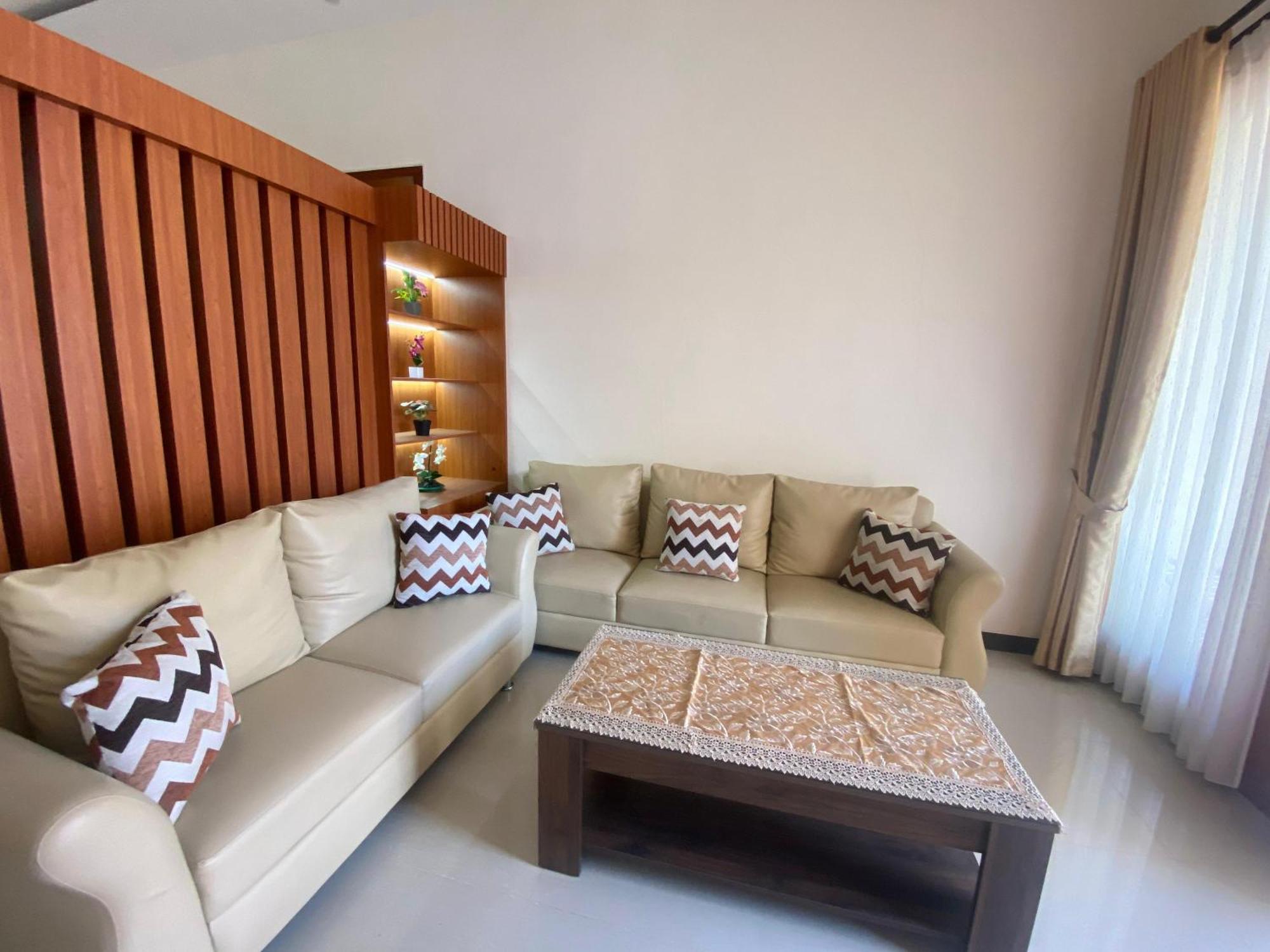 Kanggo Riko Family Homestay Mitra Reddoorz Banyuwangi  Extérieur photo
