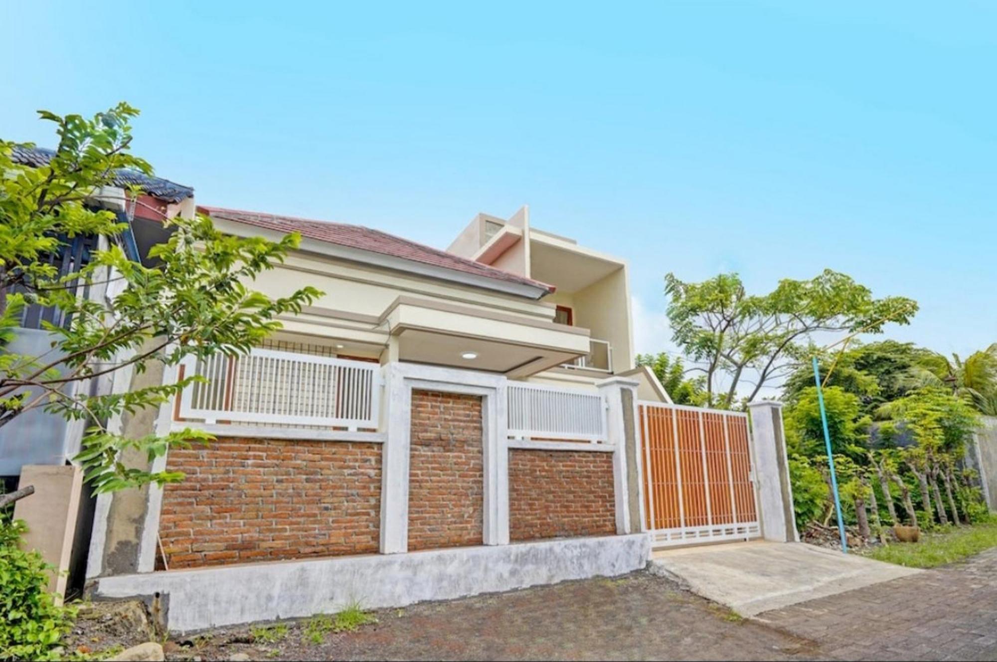 Kanggo Riko Family Homestay Mitra Reddoorz Banyuwangi  Extérieur photo
